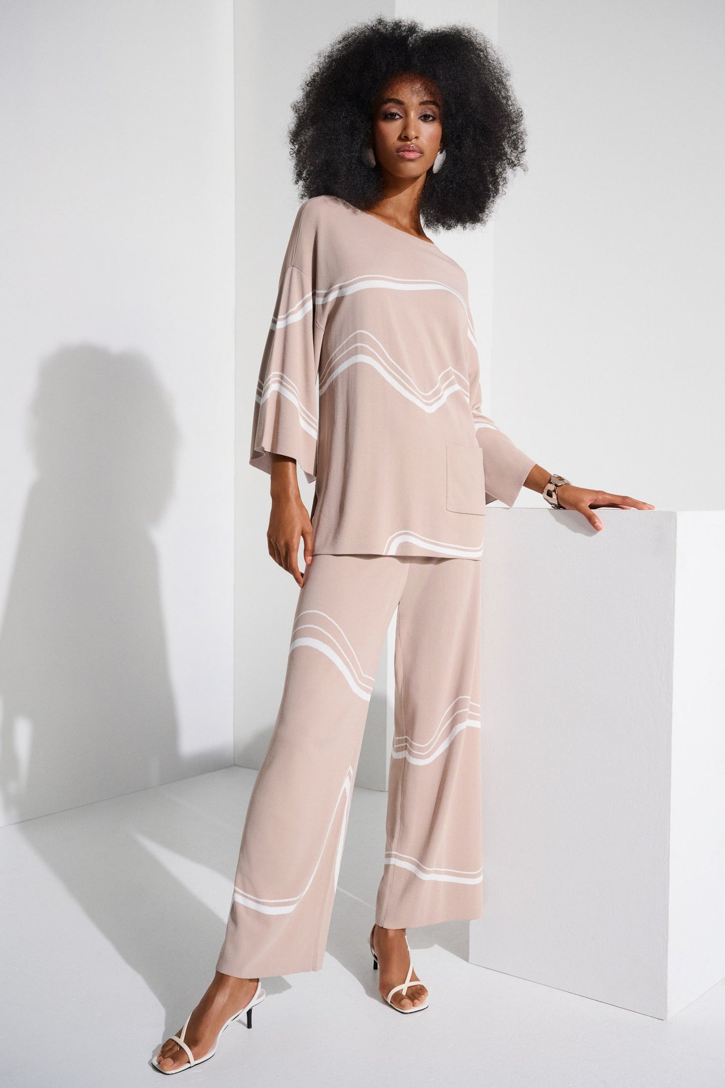 252931 Pantaloni culotte in maglia jacquard con stampa astratta