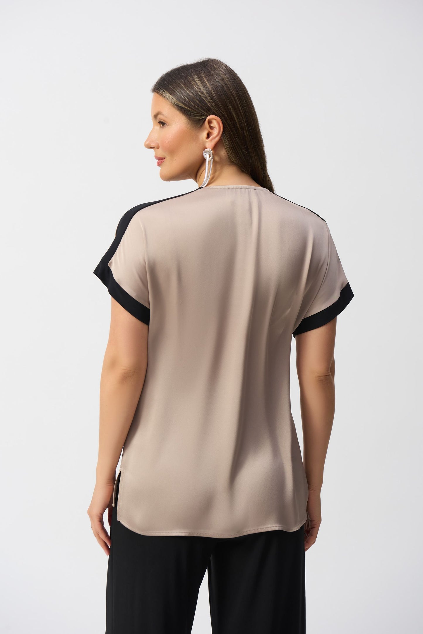 251247 Top dritto in maglia effetto seta e raso