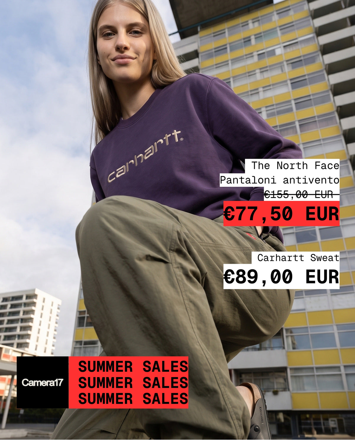Look completo: Outfit donna weekend: Carhartt WIP Script Embroidery Sweat + The North Face Pantaloni antivento Red Box Packable