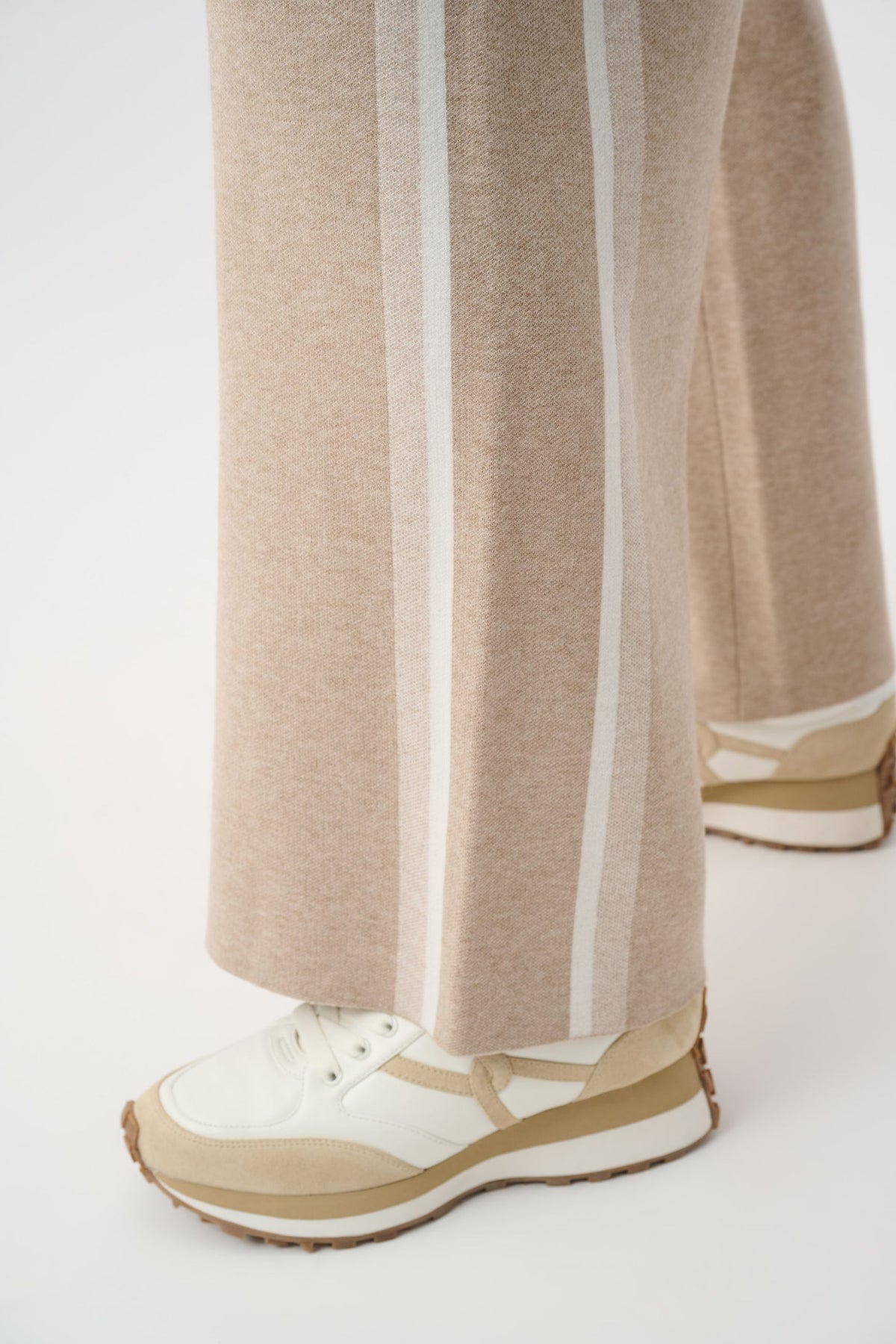 264613 Pantaloni a gamba larga in maglia a righe