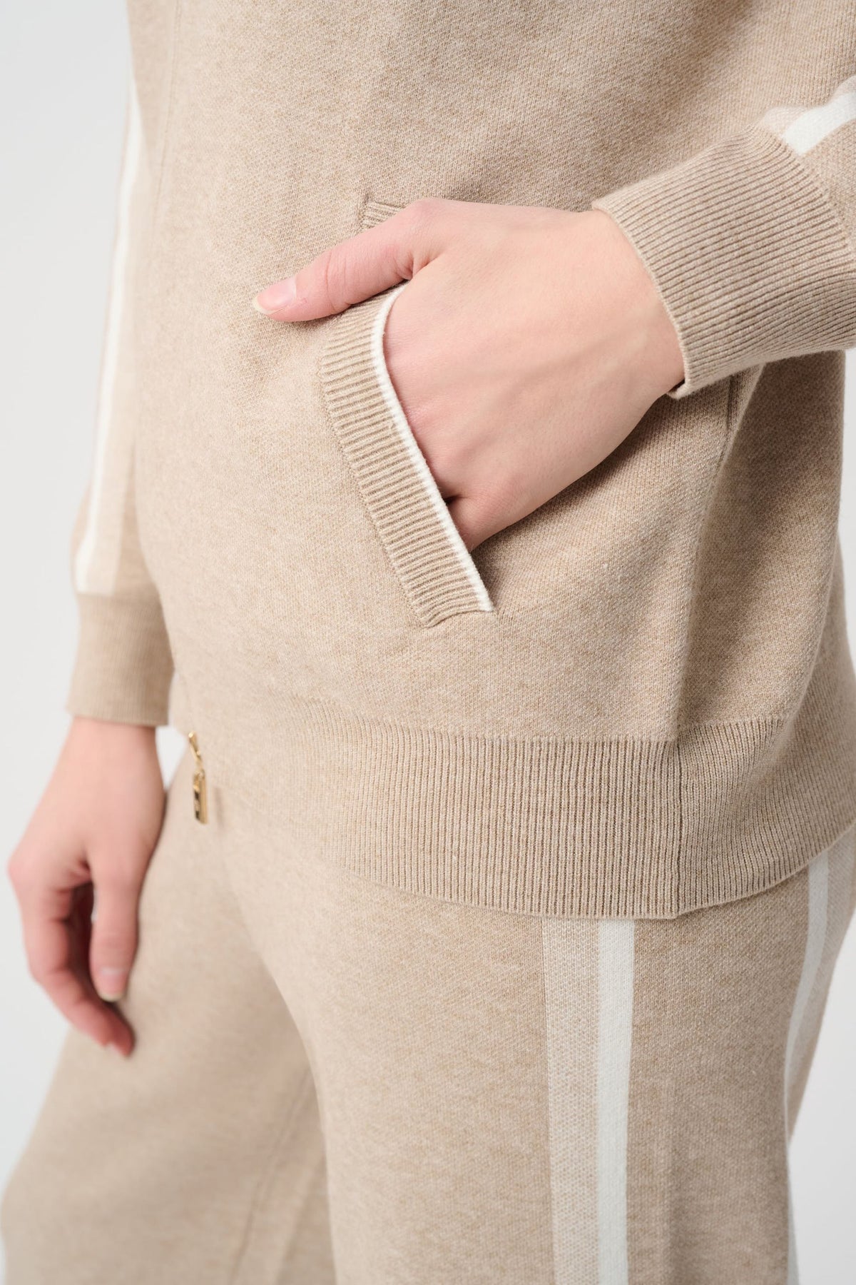 264616 Giacca bomber con maniche a righe
