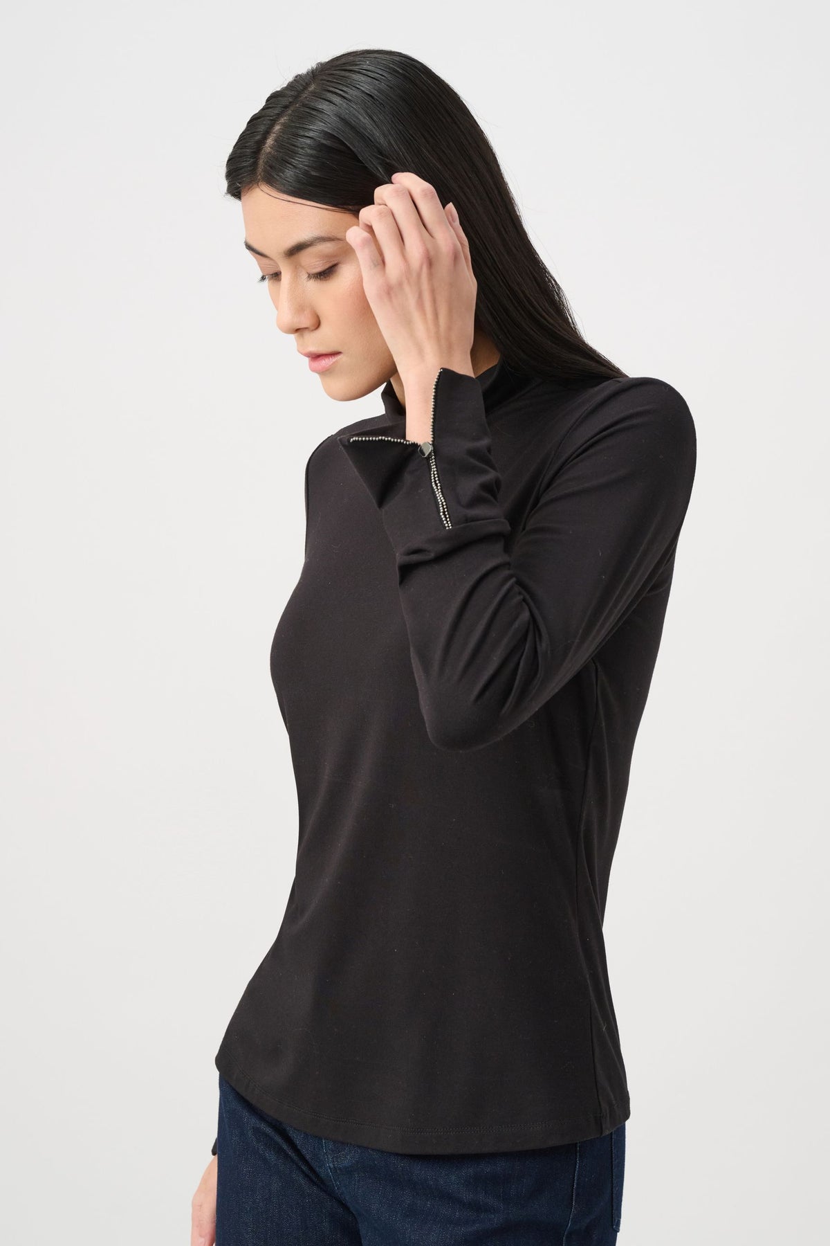 263103 Top aderente in jersey con collo lupetto