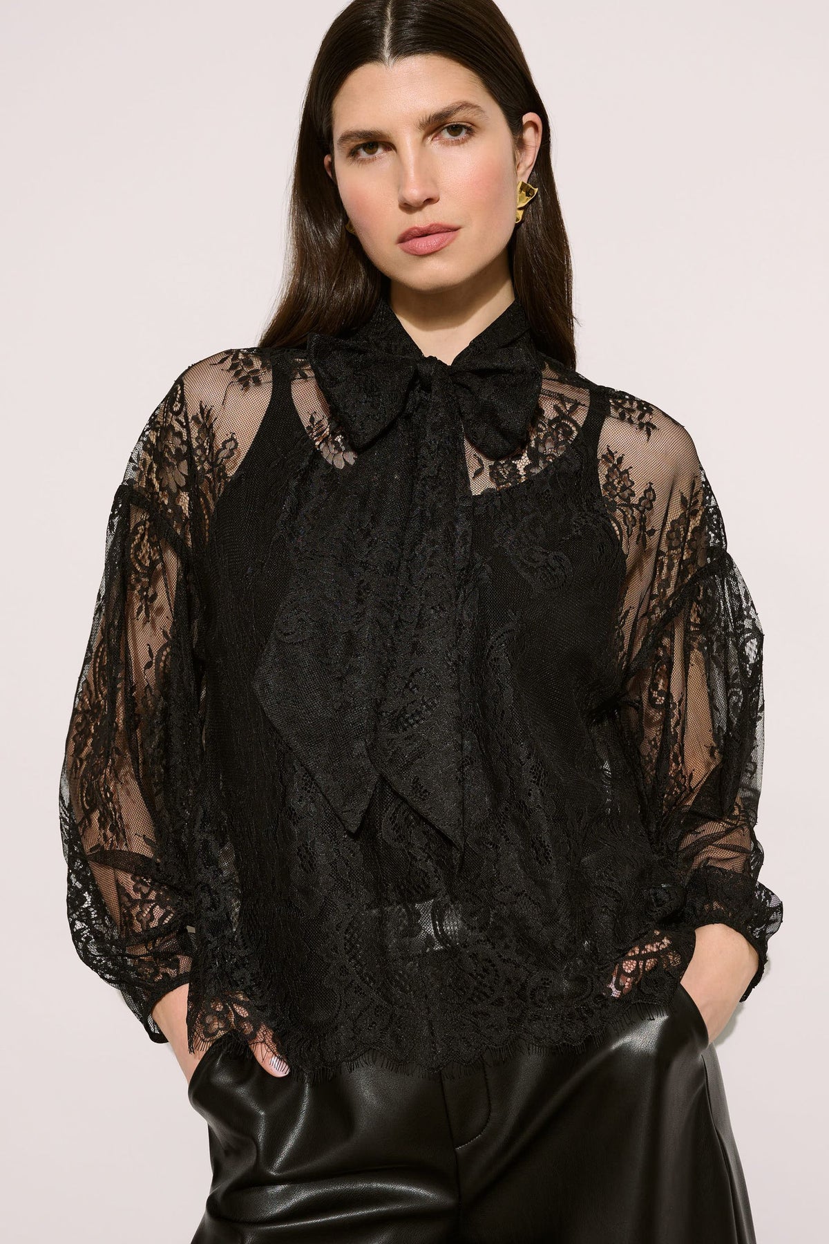 264222 Pizzo Collo arcuato Blusa
