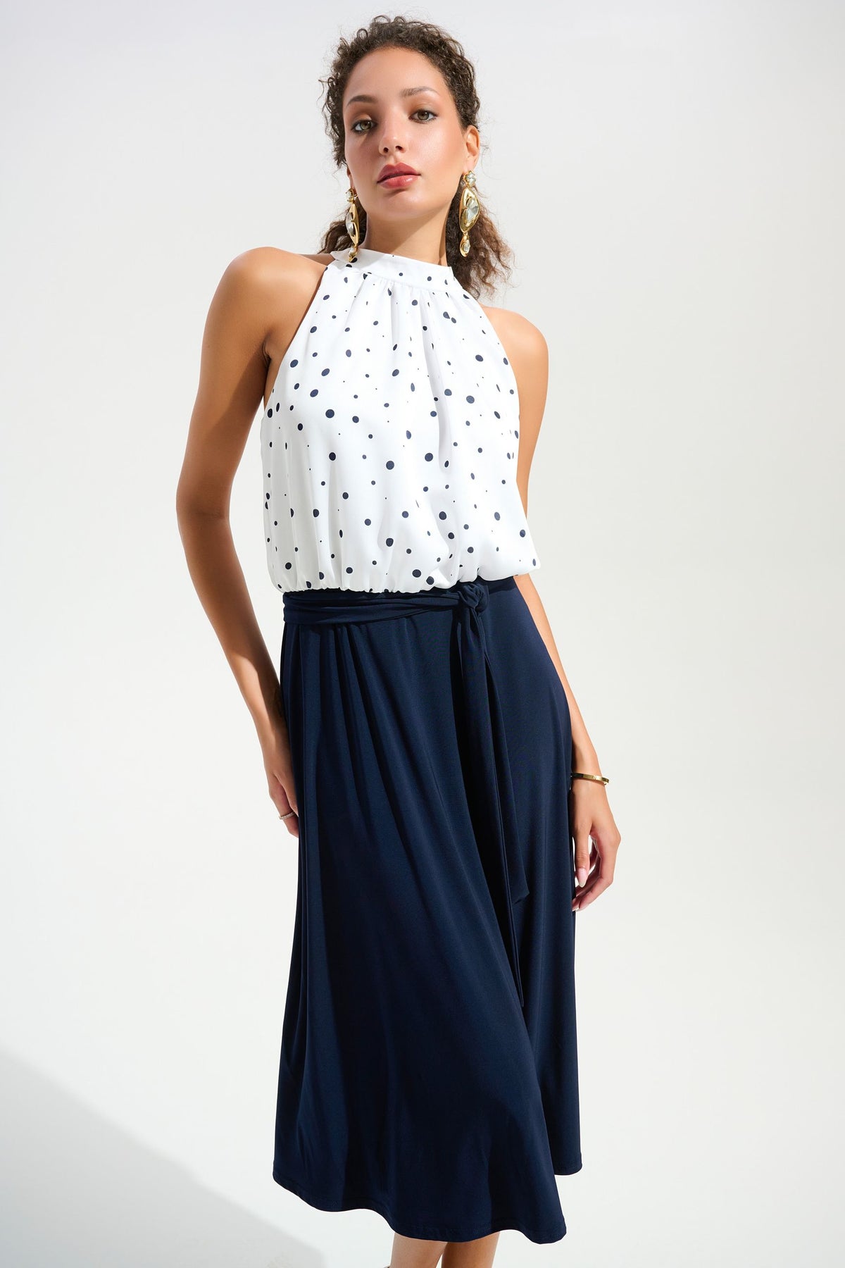 261750 Signature | Abito a trapezio in raso riciclato a pois con gonna in maglia setosa