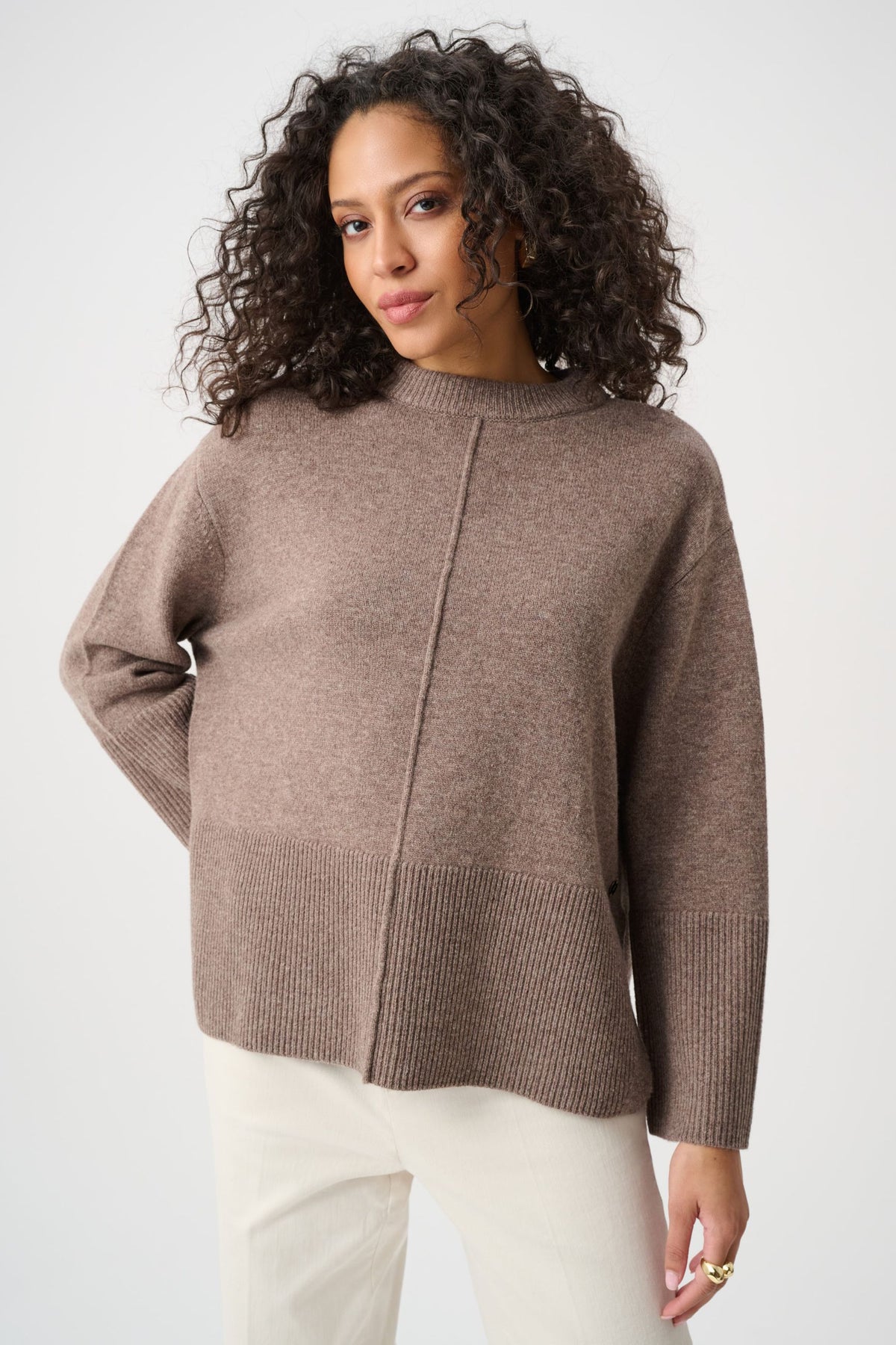 263959 Maglione girocollo squadrato in lana
