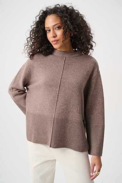 263959 Maglione girocollo squadrato in lana