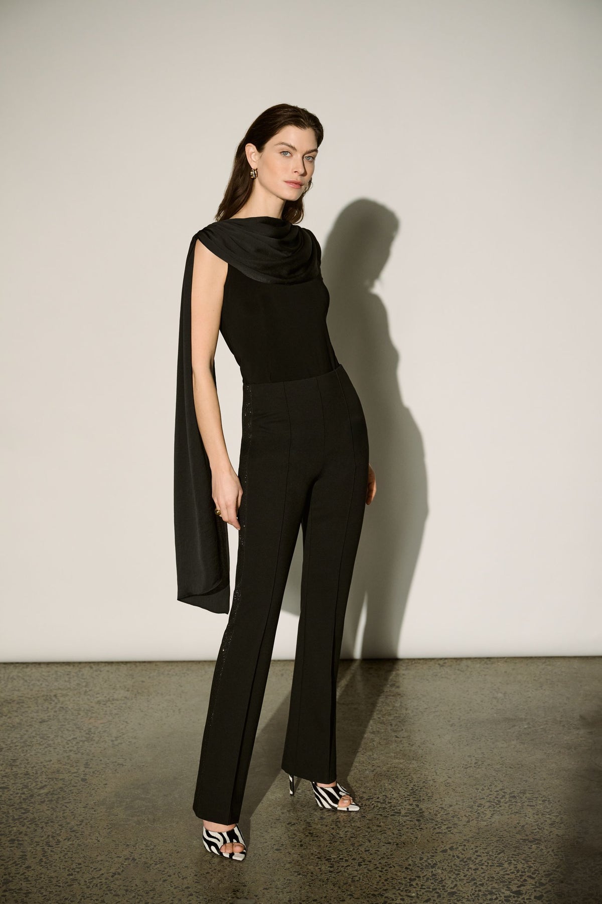 264074 Flared pants with rhinestones
