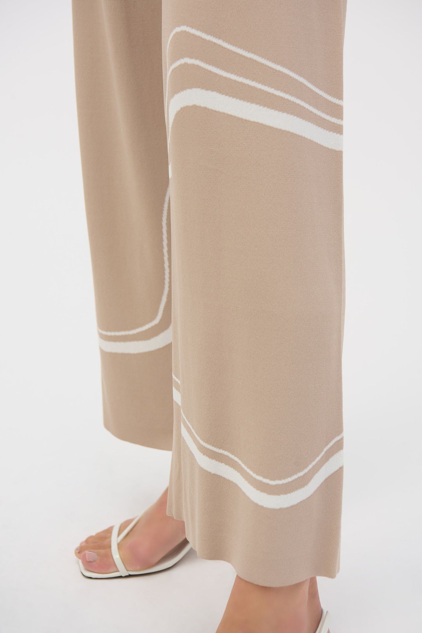 252931 Pantaloni culotte in maglia jacquard con stampa astratta