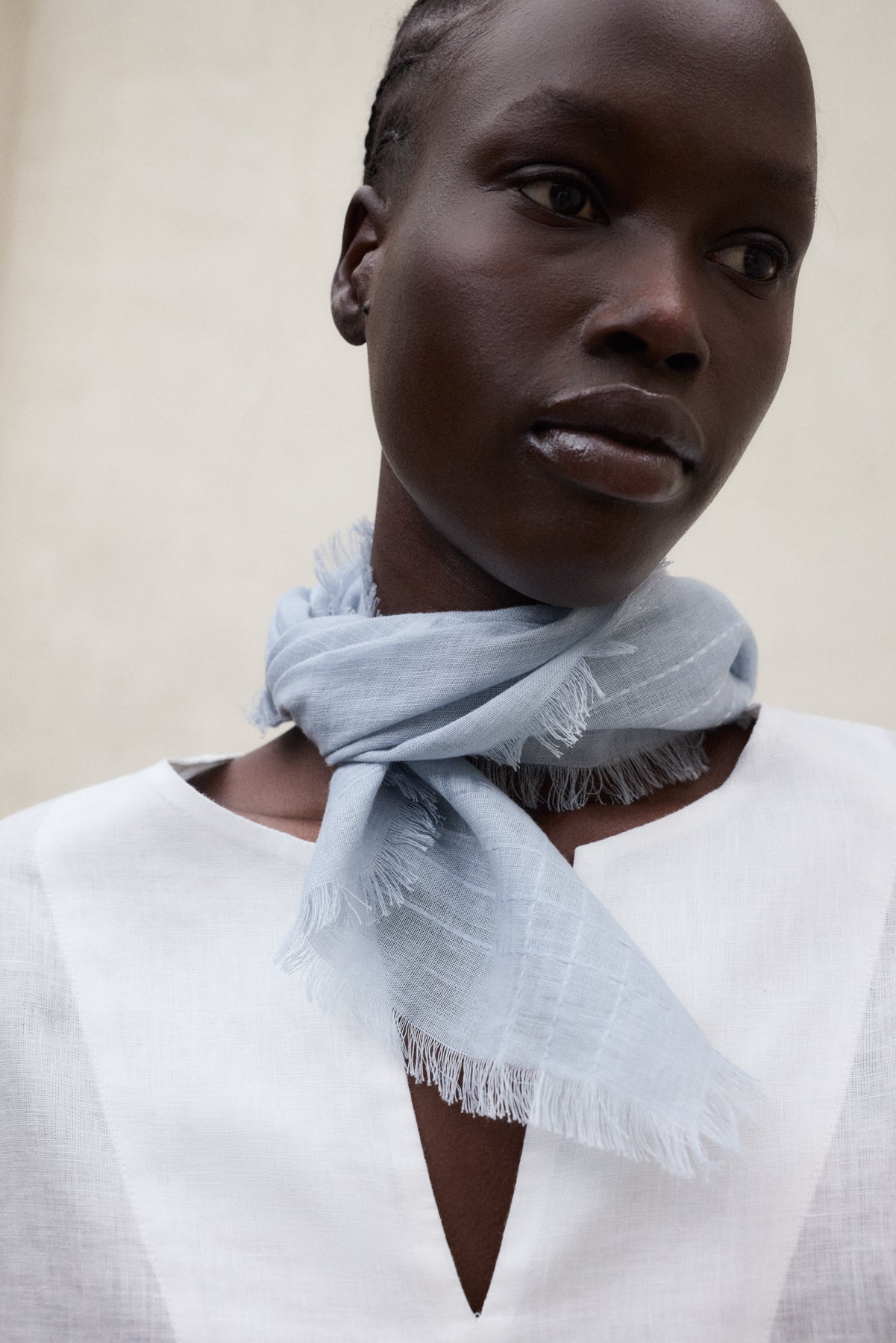 WHITE 000