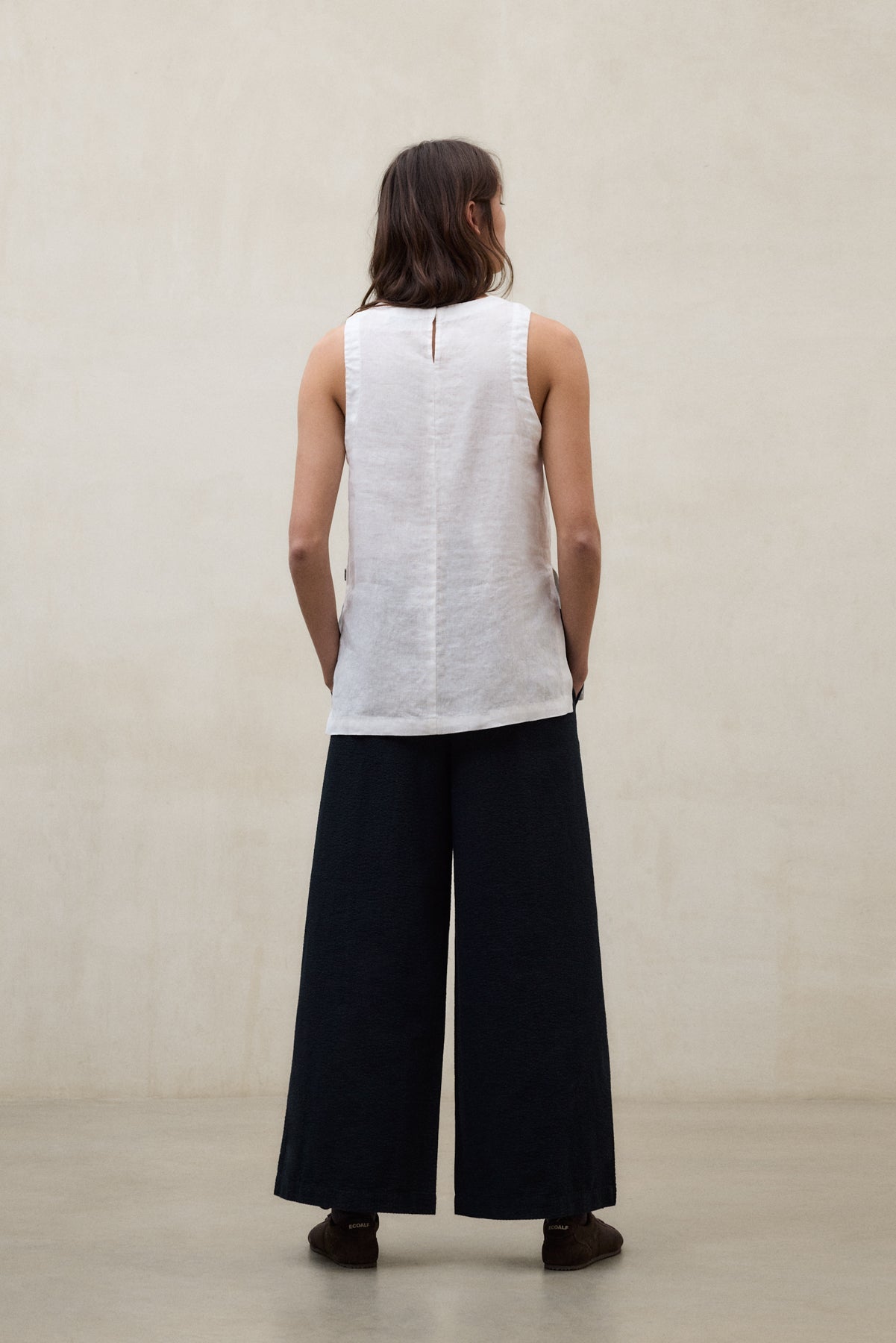 WHITE 000
