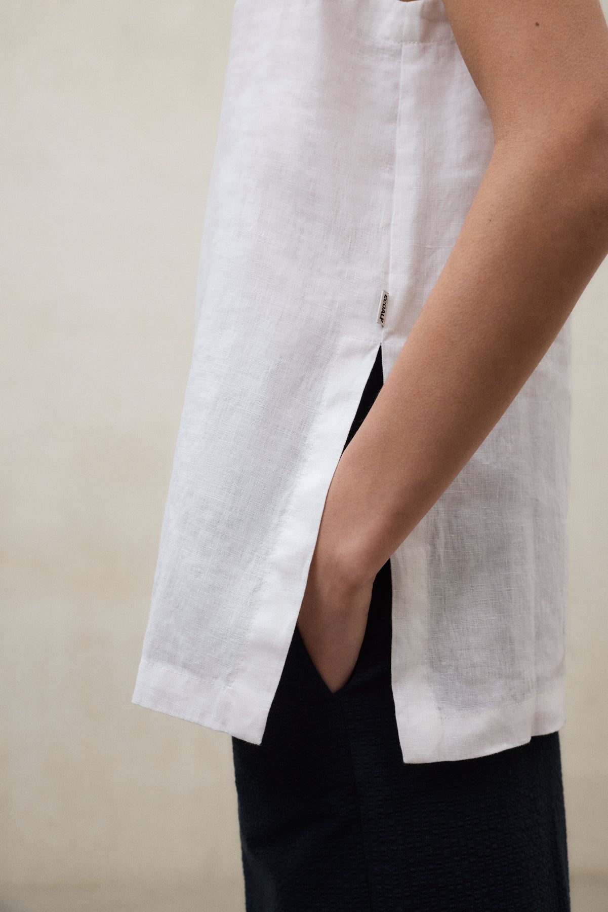 WHITE 000