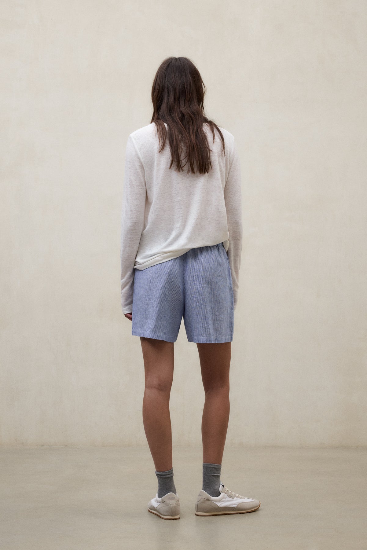 WHITE 000