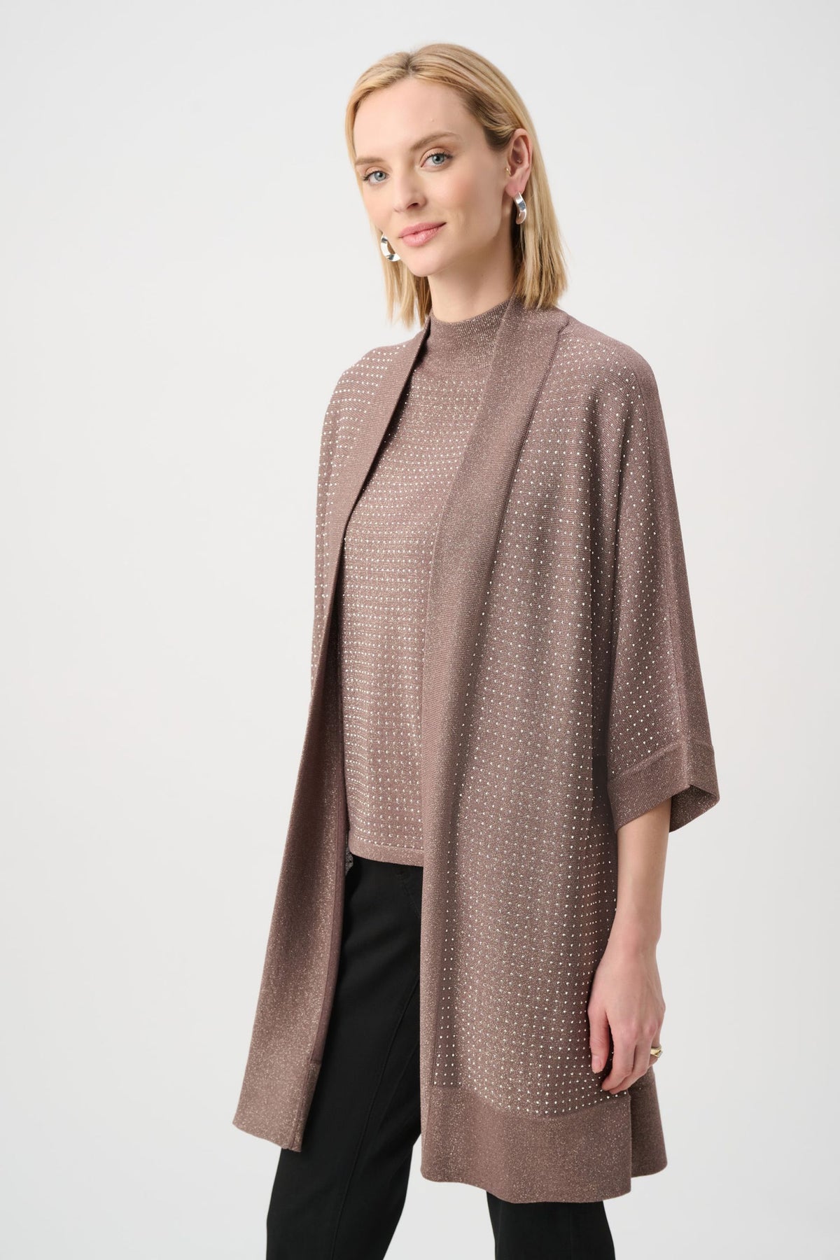 254937F26 Soprabito in maglia con dettagli termoadesivi