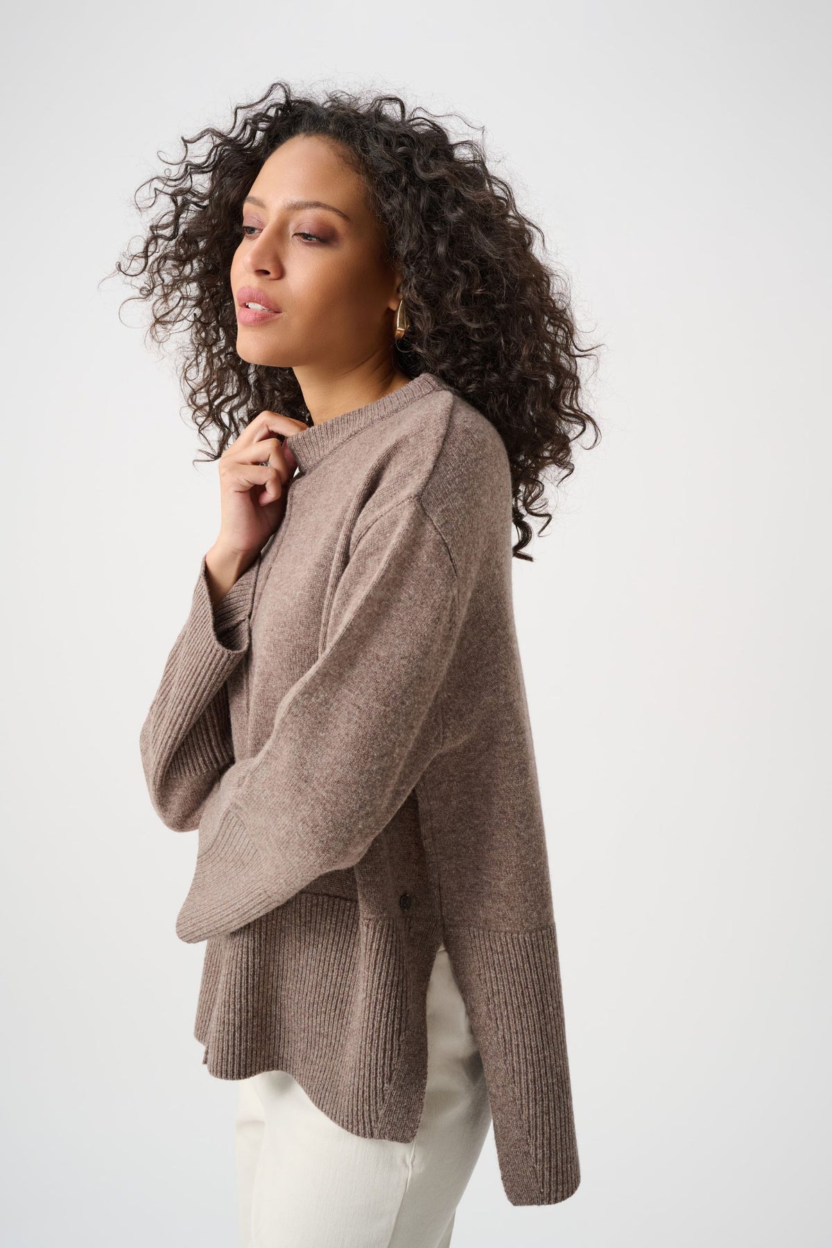 263959 Maglione girocollo squadrato in lana