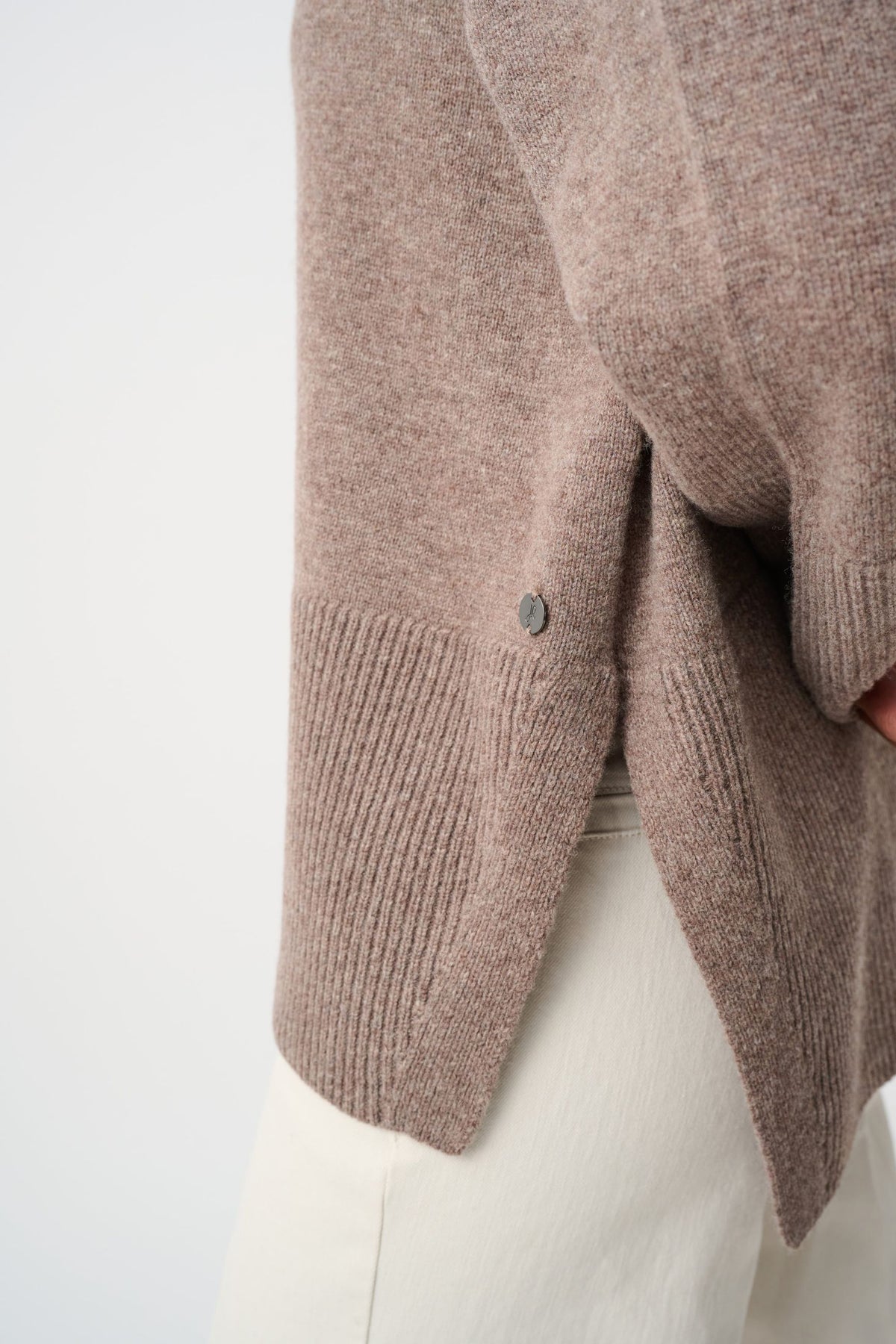 263959 Maglione girocollo squadrato in lana