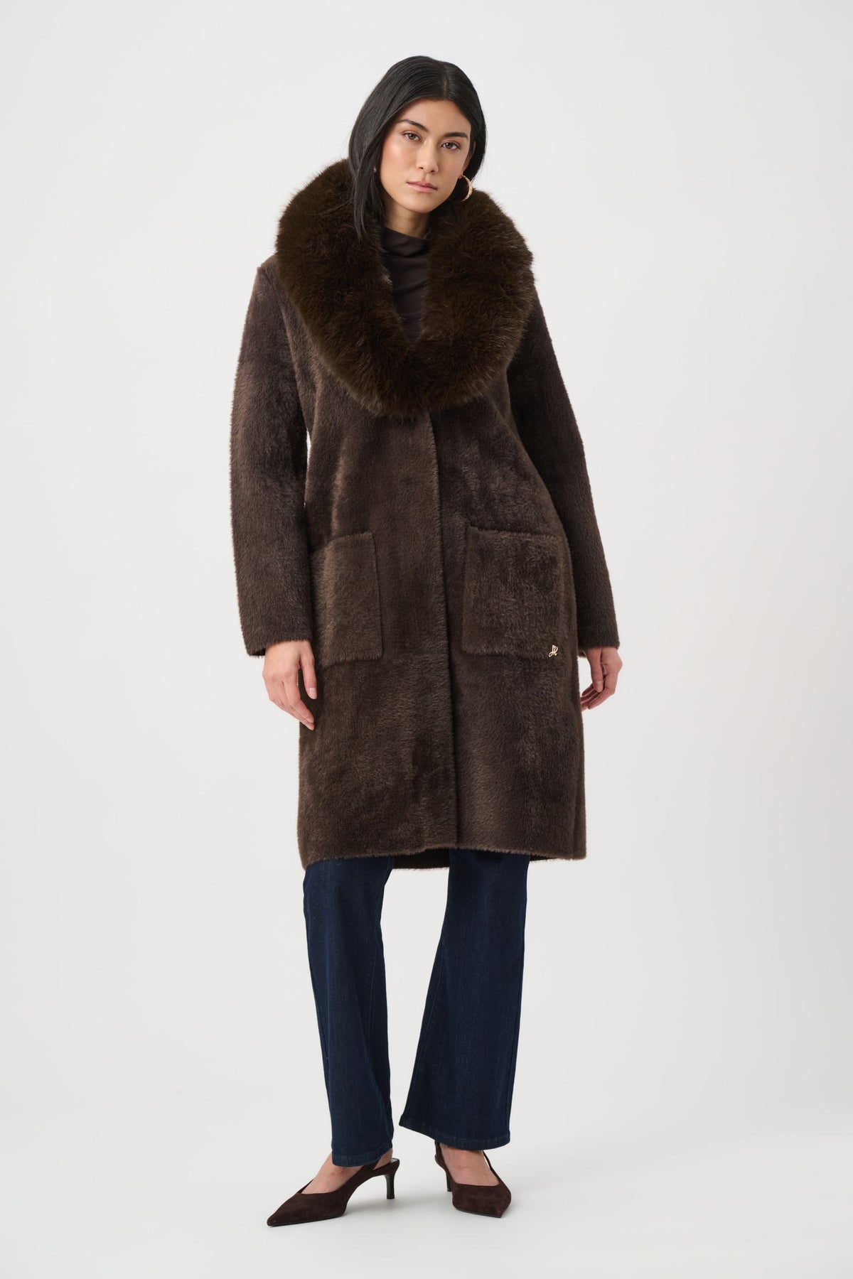 263973 Cappotto in maglia di filato di piume con collo in pelliccia sintetica rimovibile