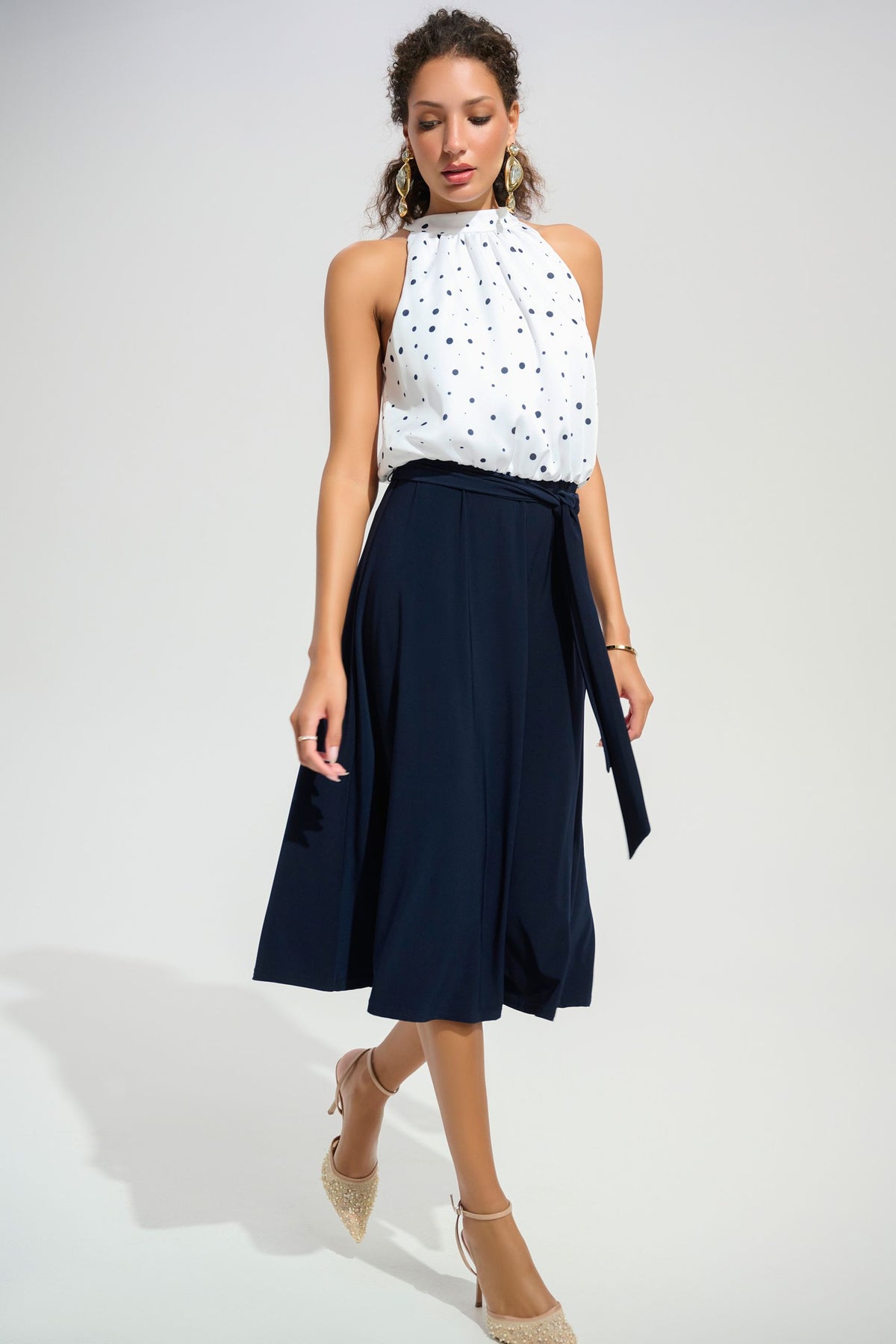 261750 Signature | Abito a trapezio in raso riciclato a pois con gonna in maglia setosa