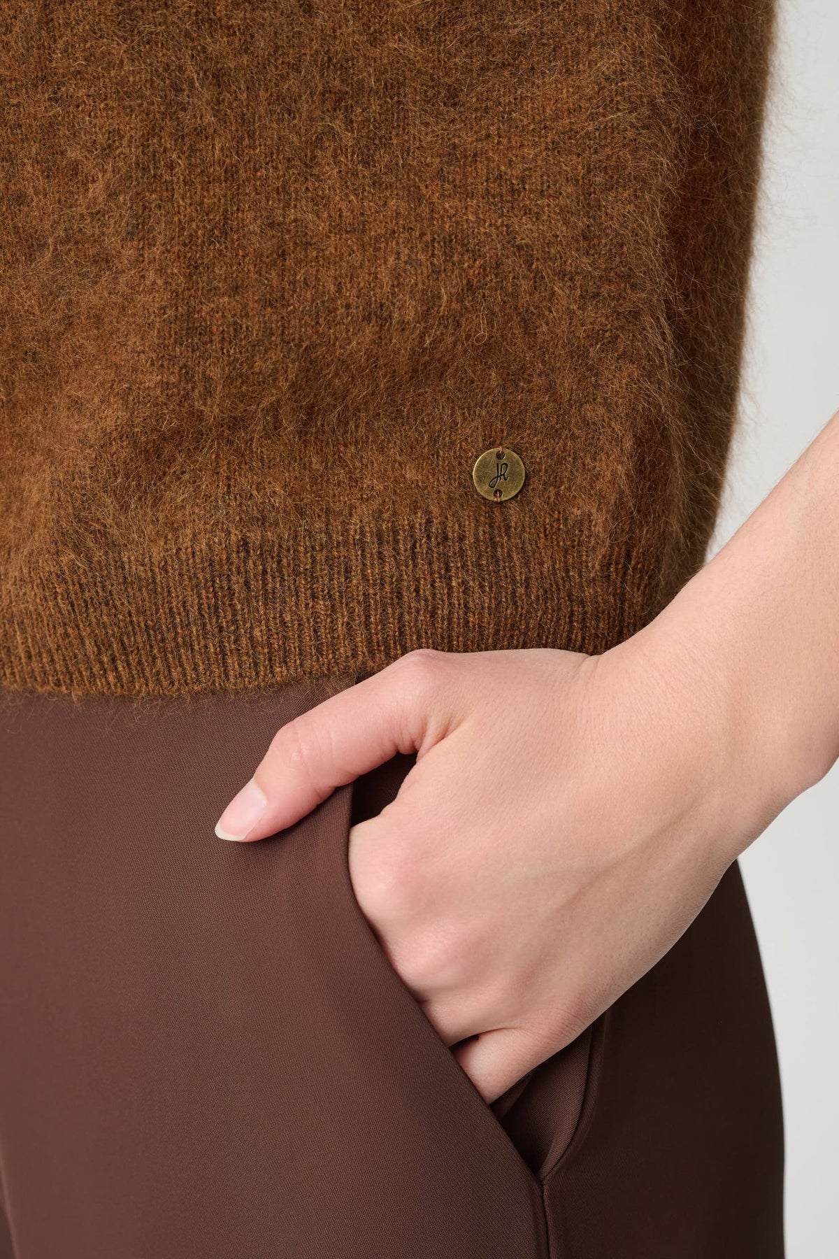 264966 Maglione a maniche corte in lana spazzolata