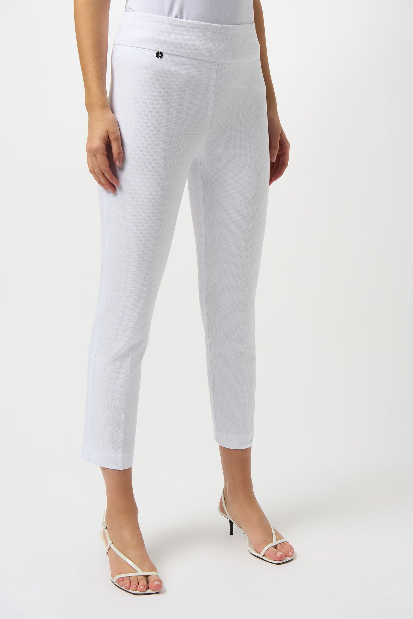 251256 Pantaloni pull-on corti in jacquard testurizzato