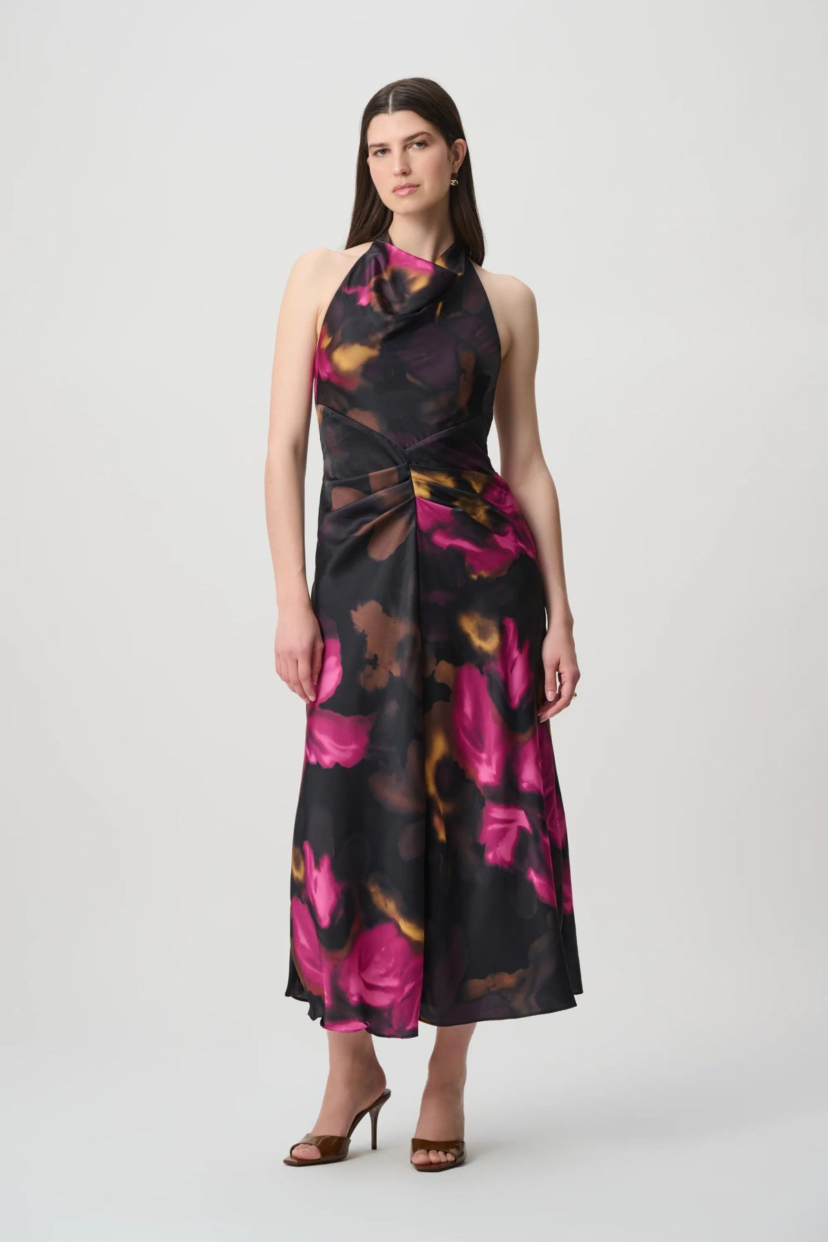 264213 Abito midi in raso floreale con scollo all’americana