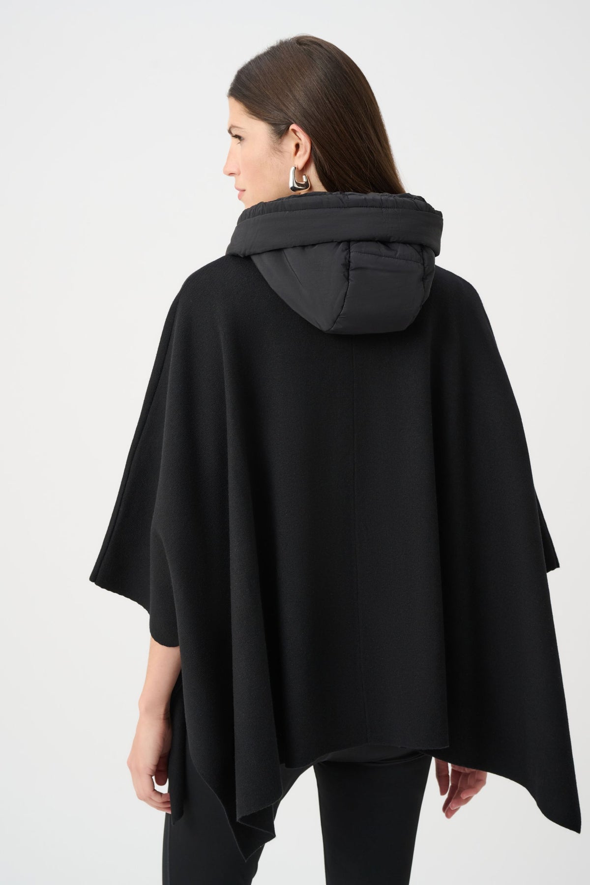 263627 Giacca poncho trapuntata in maglia