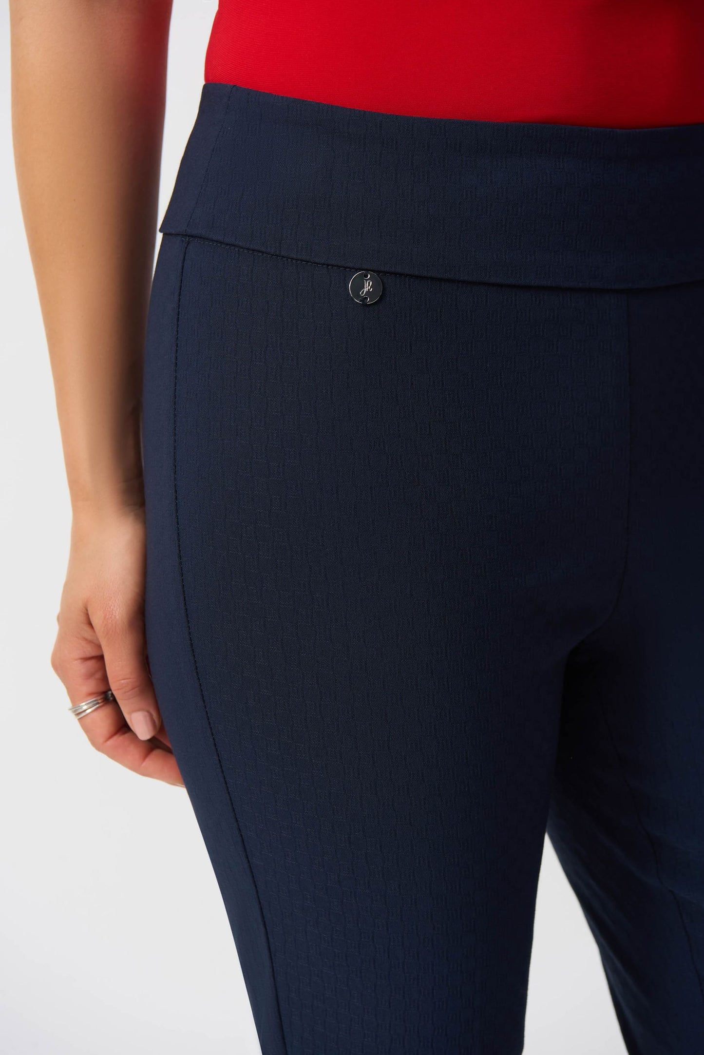 251256 Pantaloni pull-on corti in jacquard testurizzato