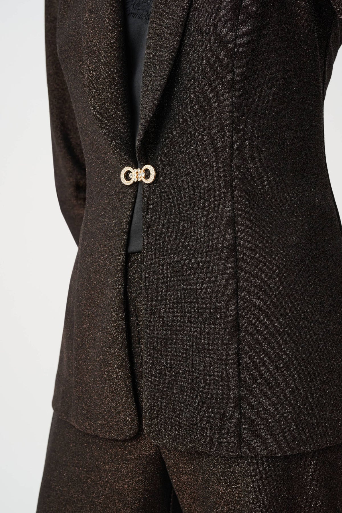 263736 Signature | Blazer aderente in maglia scintillante con colletto sciallato
