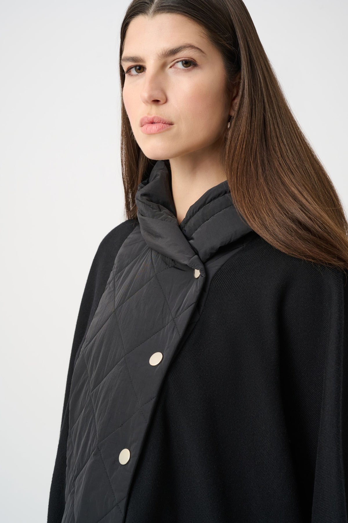 263627 Giacca poncho trapuntata in maglia