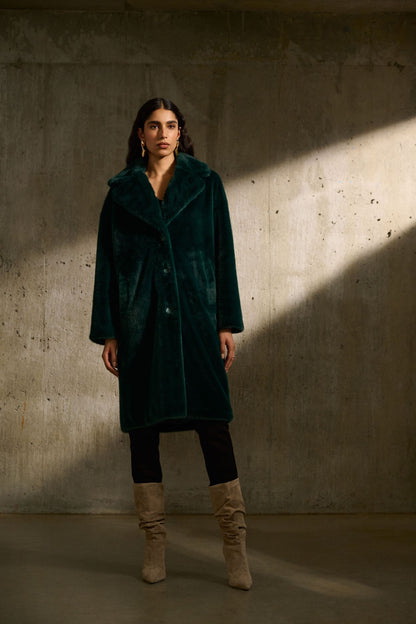 243902 Cappotto dritto in pelliccia sintetica