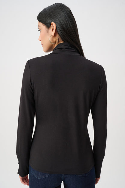 263103 Top aderente in jersey con collo lupetto