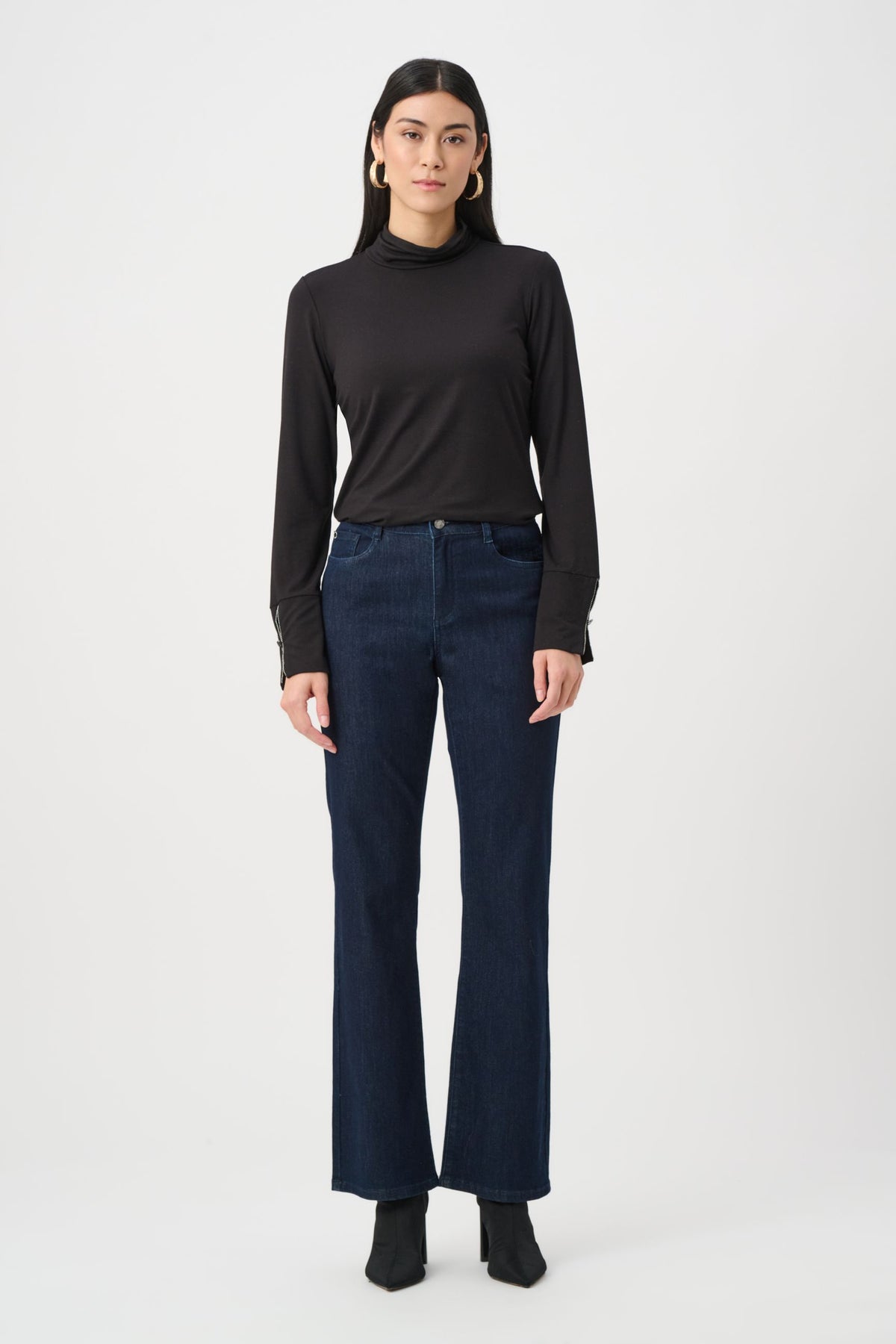 263103 Top aderente in jersey con collo lupetto