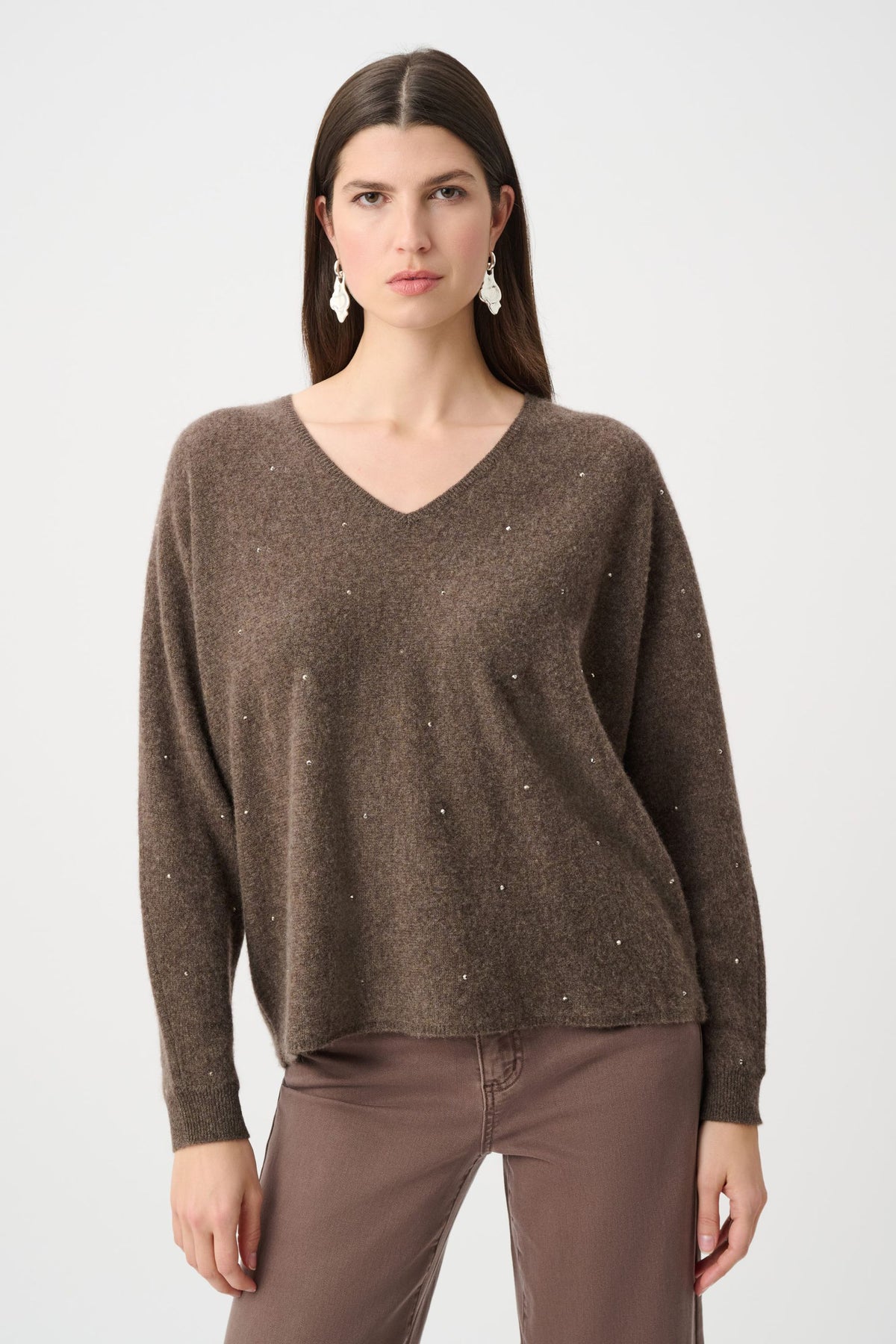 263940 Maglione squadrato in cashmere con dettagli in strass