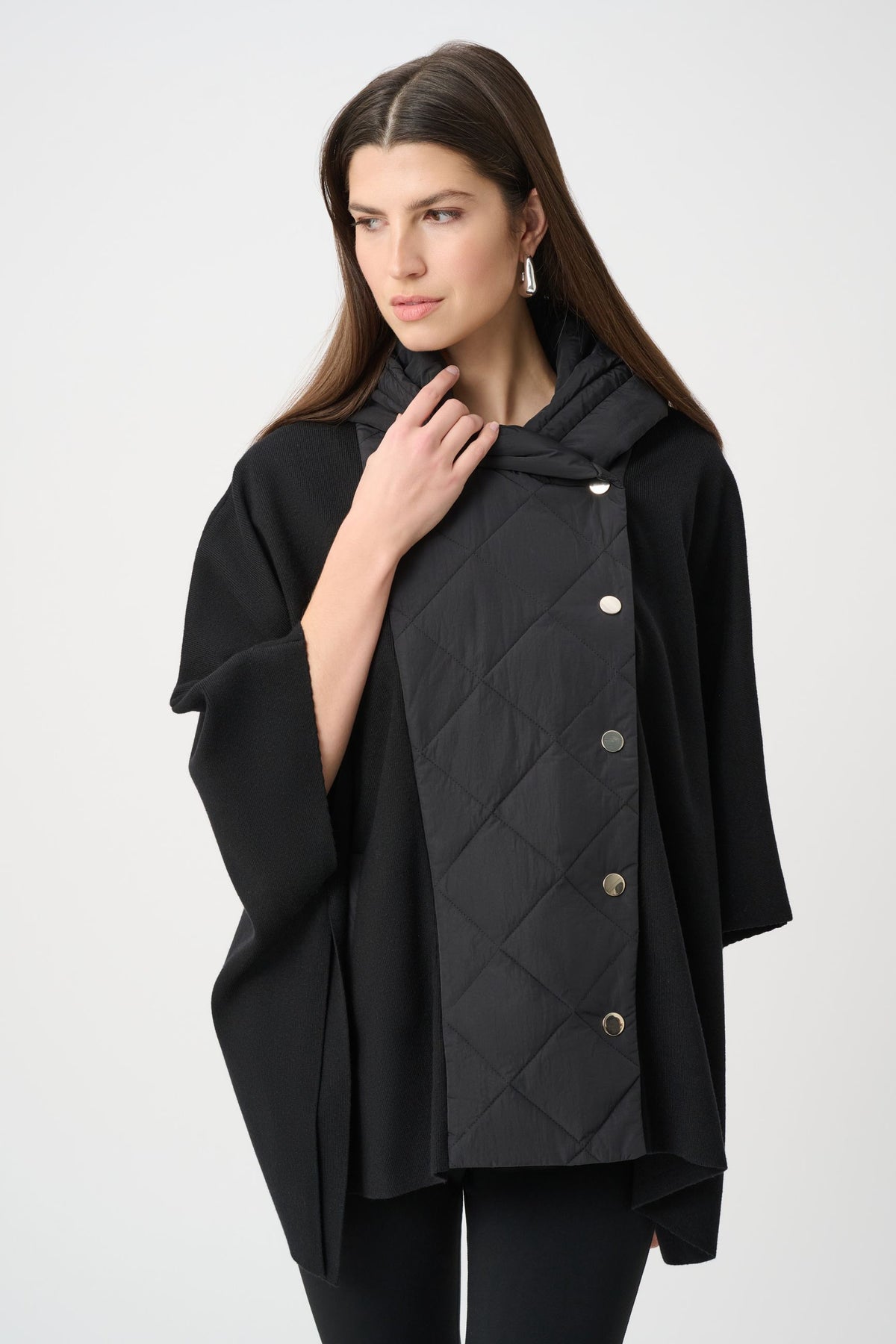 263627 Giacca poncho trapuntata in maglia